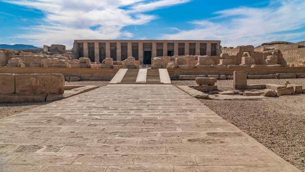 ¿Jeroglíficos de helicóptero? Desmitificando el misterio de los grabados de Abydos