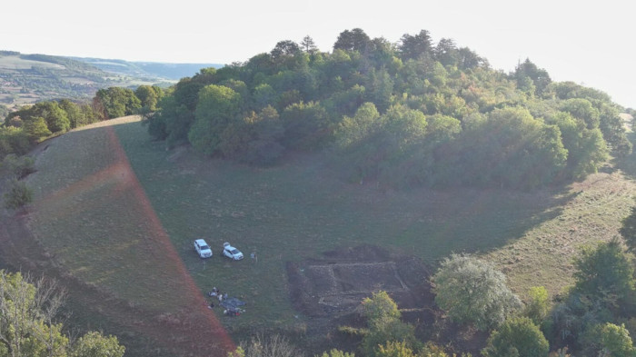 Aerial view of a large sixth- to seventh-century building excavated at Montagne de Saint-Laurent in Mesmont